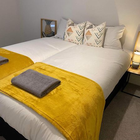 Crawley 2Bed Apartament Close To Gatwick Airport Copthorne  Ngoại thất bức ảnh